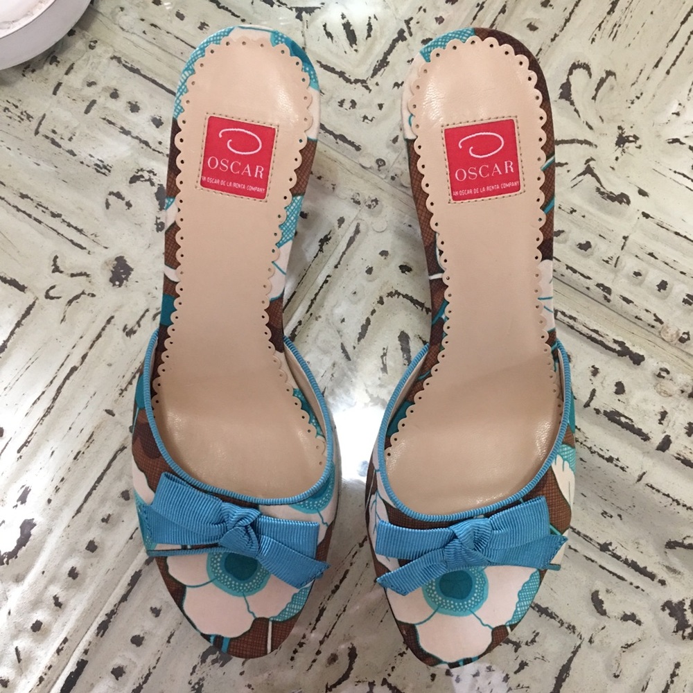 Oscar by Oscar De La Renta kitten heels.